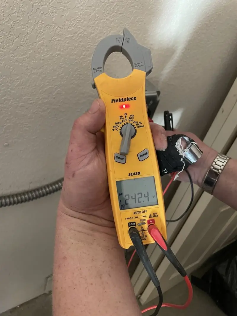 Voltage testing with clamp meter during Circuit Breaker Repair in Richmond